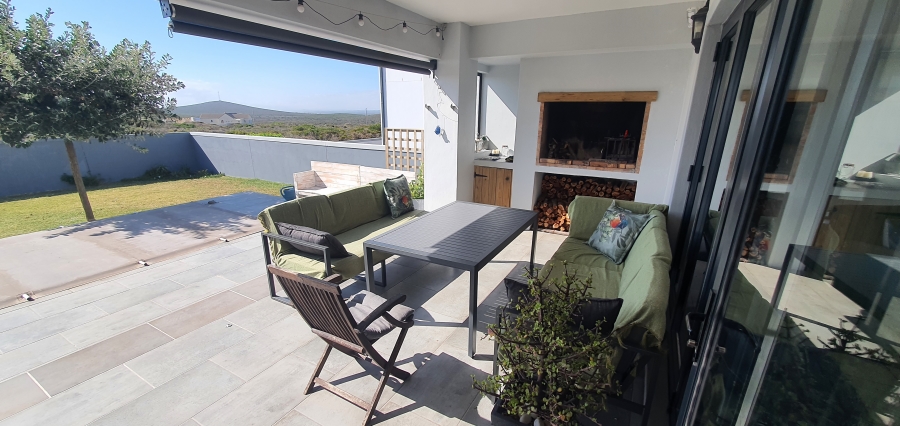 4 Bedroom Property for Sale in Pearl Bay Western Cape